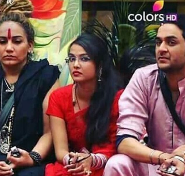 Jyoti Kumari (centre) on Bigg Boss 11