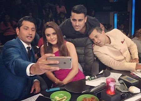 Marzi Pestonji taking selfie with co-judges Priety Zinta and Chetan Bhagat on Nach Baliye 7
