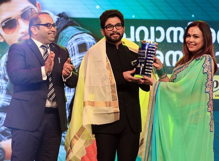 Allu Arjun honored with the Pravasi Ratna Puraskaram