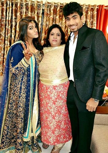 Jasprit Bumrah with his mother and sister