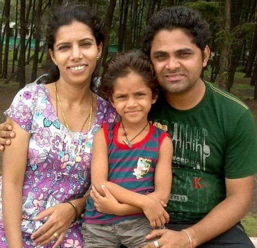 Ditya Bhande with her parents