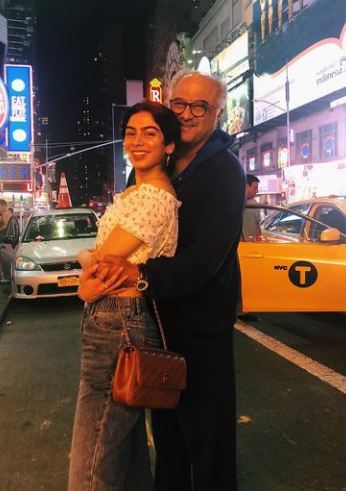 Khushi Kapoor with her father