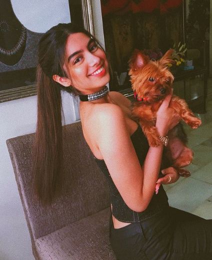 Khushi Kapoor with her pet dog
