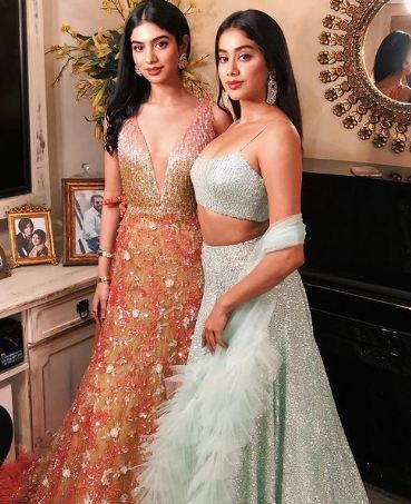 Khushi Kapoor with her sister