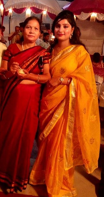 Pallavi Shukla with her mother (2)