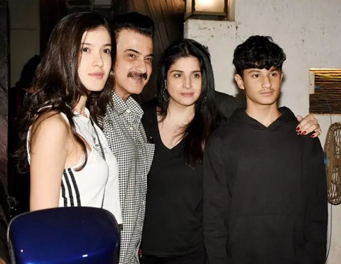 Sanjay Kapoor with his wife and children