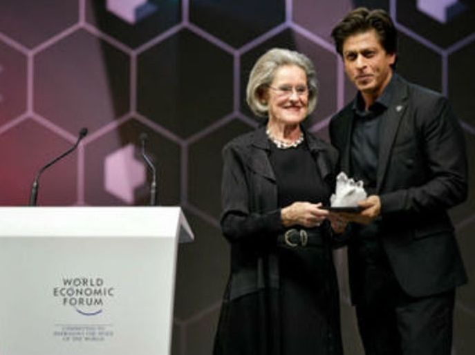 Shahrukh Khan Receiving Human Rights Awareness Award