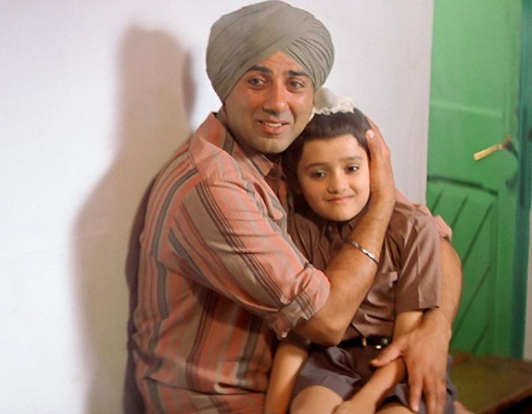 Utkarsh Sharma as 'Charanjeet Singh' (Jeete) and Sunny Deol as Tara Singh in a still from the film 'Gadar: Ek Prem Katha' (2001)