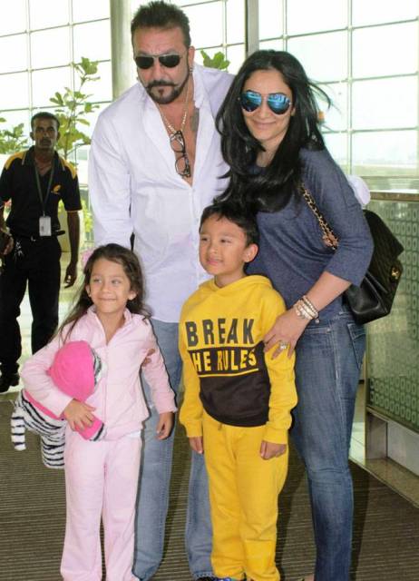 Sanjay Dutt With His Wife And Children Shahraan And Iqra