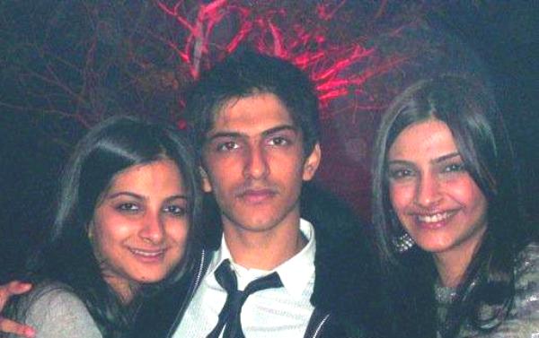 Sonam Kapoor With Her Bother And Sister