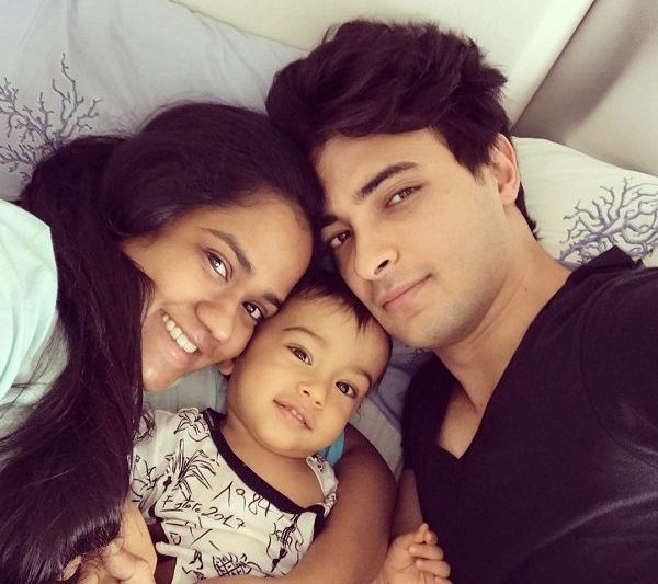 Aayush Sharma With His Wife Arpita And Son Ahil