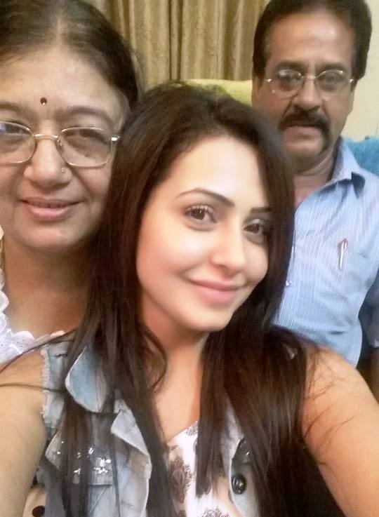 Nandini Rai with her parents