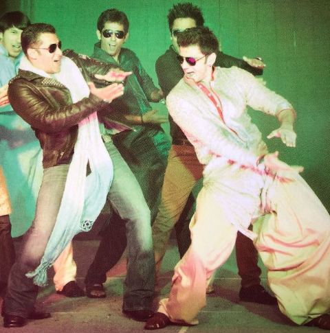Zaheer Iqbal dancing with Salman Khan