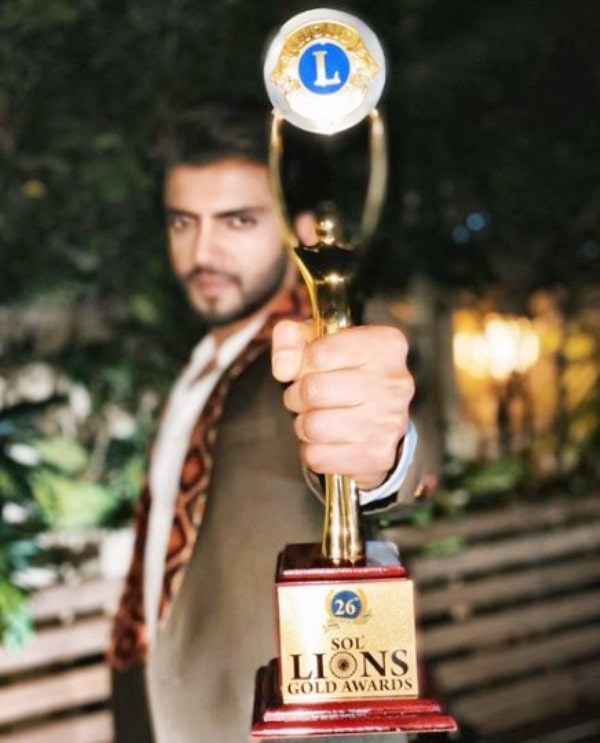 Zaheer Iqbal holding his Lions Gold Award
