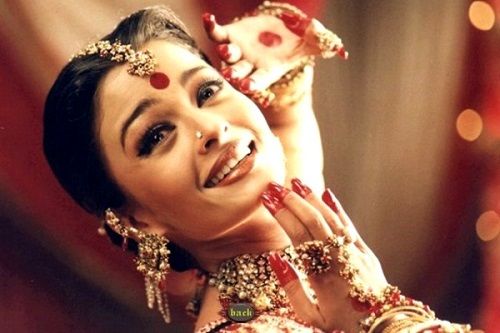 Aishwarya Rai Bachchan in song 'Dola Re Dola'