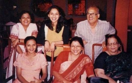 Madhuri Dixit with her parents and sisters