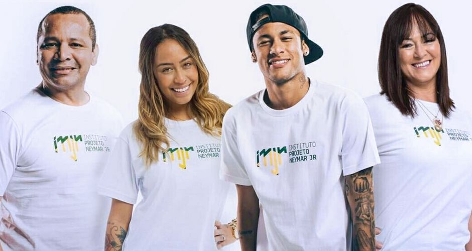 Neymar with his parents and sister