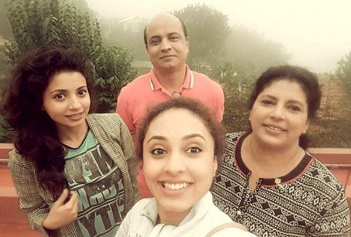Pearle Maaney with her parents and sister Rachel Maaney