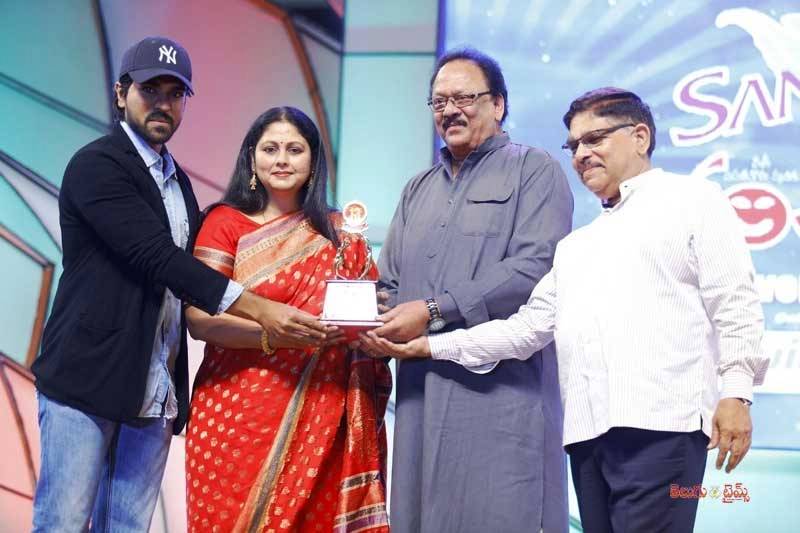 A photo of Ram Charan taken while he was receiving the Santosham Film Award