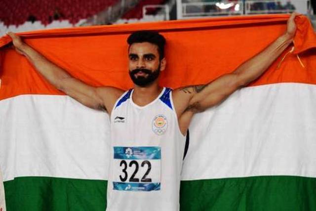 Arpinder Singh with Indian flag after Asian Games Victory