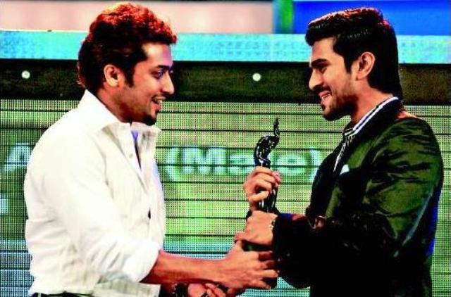 A photo of Ram Charan taken while he was receiving the Filmfare Award South for the film Chirutha