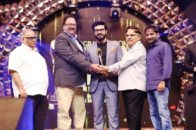 Ram Charan receiving the Zee Cinema Award