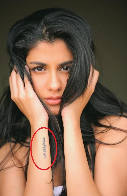 Shreya-Dhanwantharys-Arabic-Tattoo-On-Right-Wrist