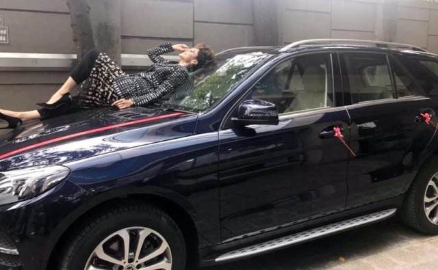 Taapsee pannu's Mercedes-Benz GLE