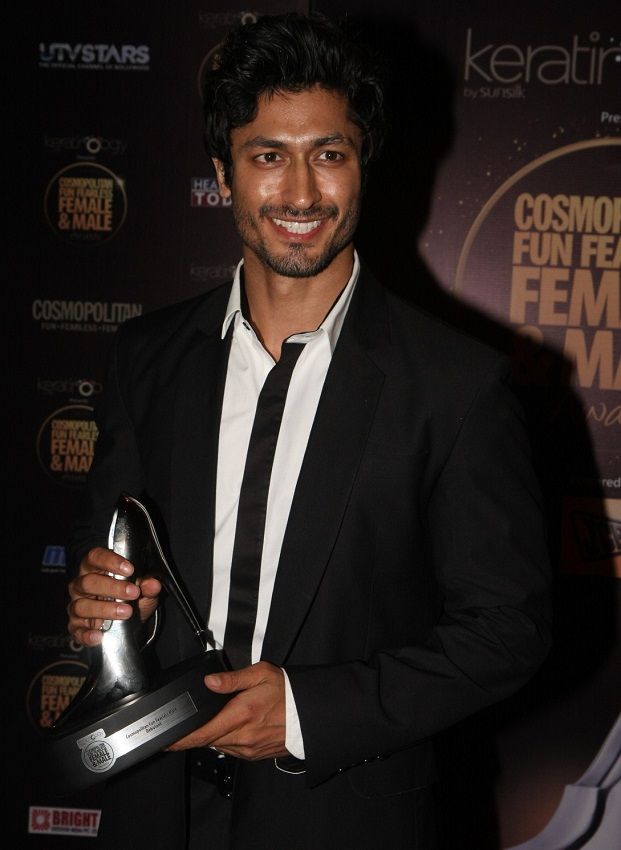 Vidyut Jammwal with his award