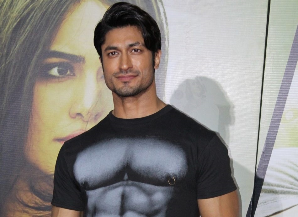 vidyut jamwal abs