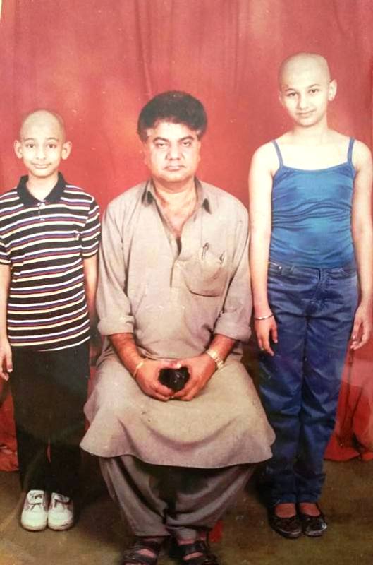 A Childhood Picture of Jasleen Matharu With Her Father and Brother