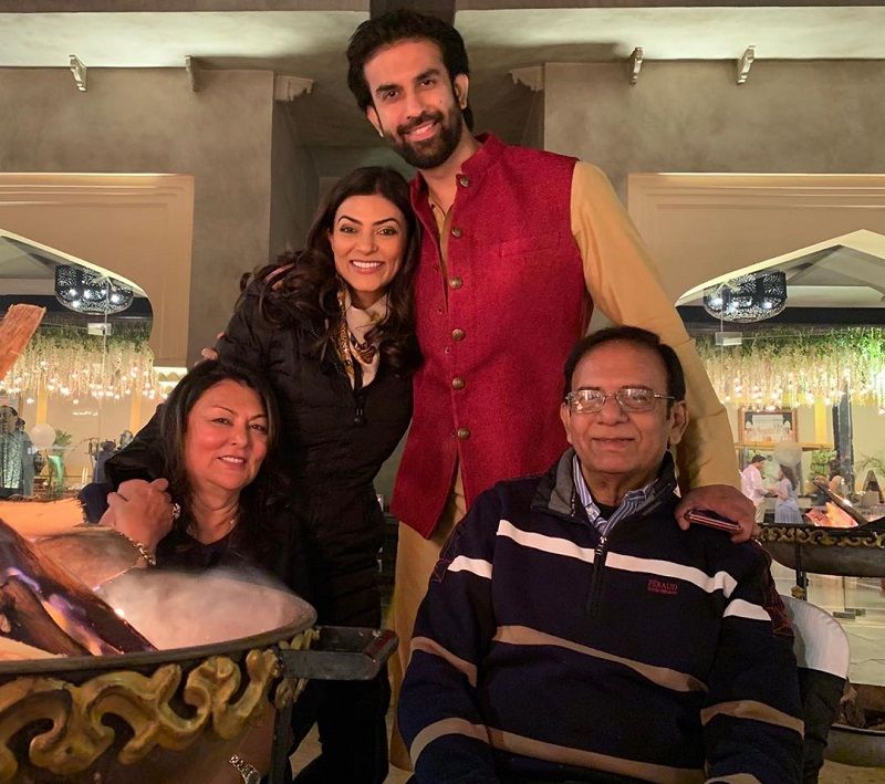 Sushmita Sen with her family