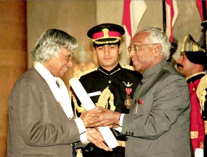 Abdul Kalam getting awarded Bharat Ratna by then President K R Narayanan