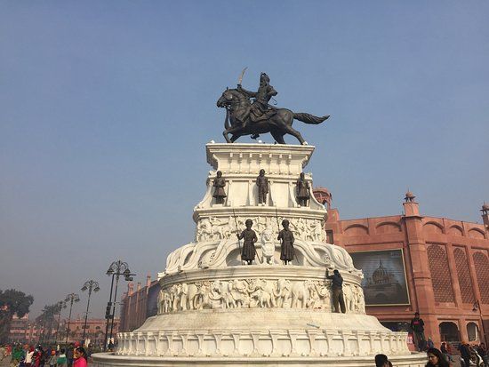 Maharaja Ranjit Singh statue in Amritsar was sculpted by Ram V Sutar