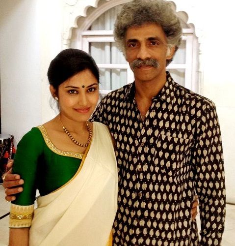 Makarand Deshpande with his wife Nivedita Pohankar