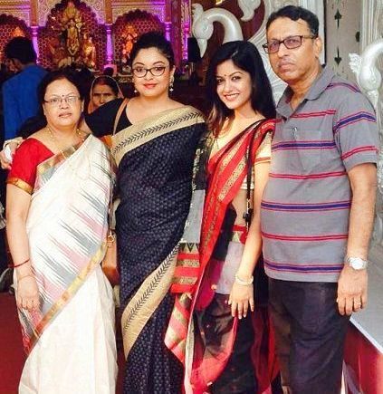 Tanushree Dutta with her Family