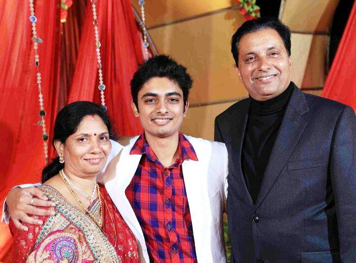Abhay Jodhpurkar with his parents