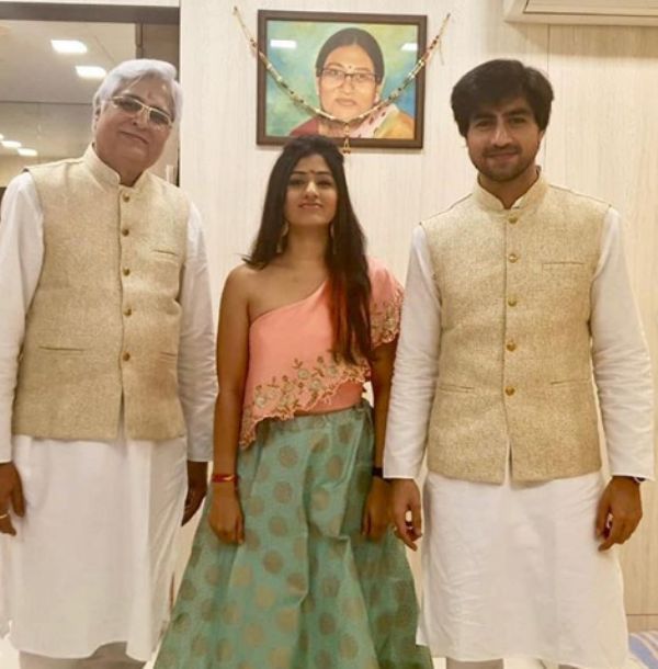 Harshad Chopda with his father and sister, Harsha Chopda