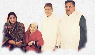 Raman Singh with his wife and Parents
