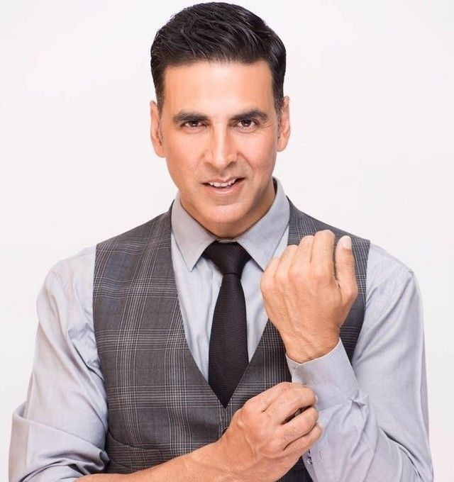 Details 300 akshay kumar background