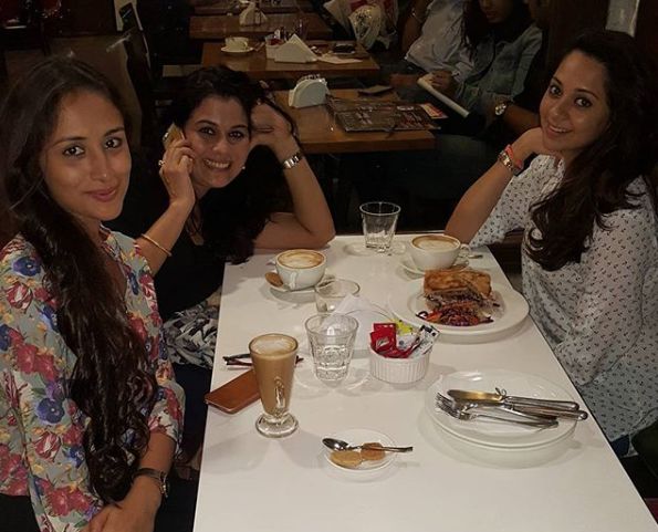 Anupriya Kapoor hanging out with her friends