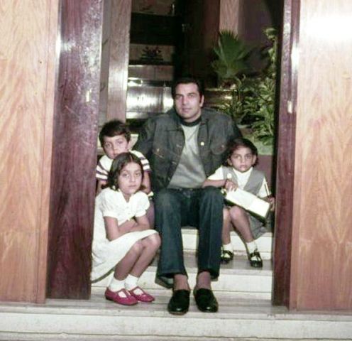 Dharmendra with his daughters and son Bobby