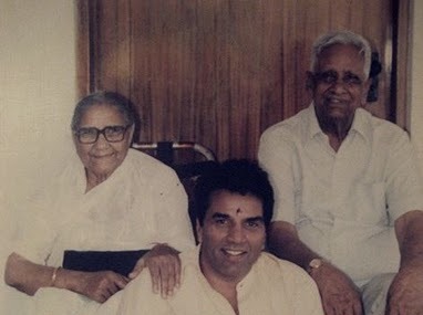 Dharmendra with his parents
