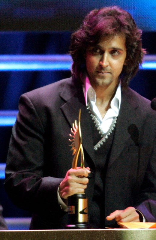 Hrithik with award