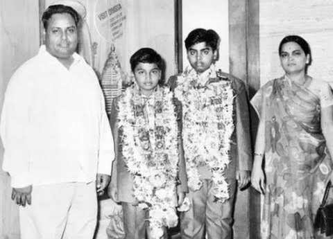Kokilaben Ambani with Dhirubhai Ambani and young Mukesh Ambani, Anil Ambani
