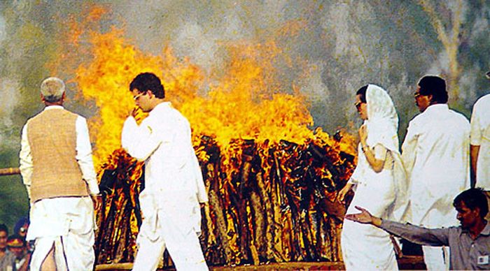 Rahul burning the pyre of his father