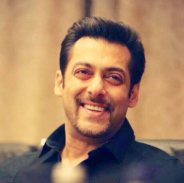 Salman Khan Wiki, Height, Age, Girlfriend, Family, Biography & More