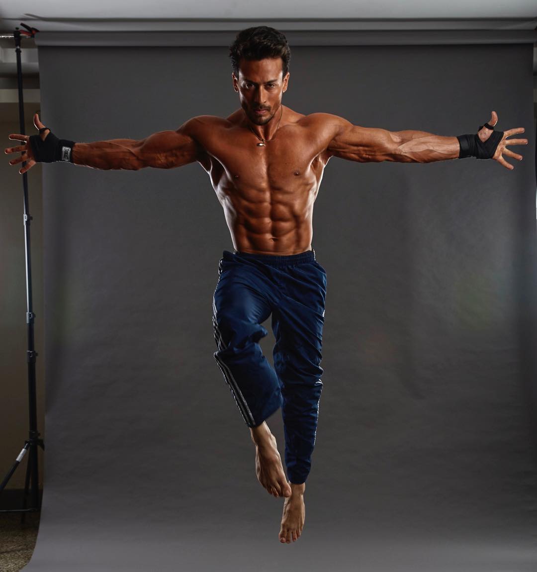 Tiger Shroff Wiki Age Height Girlfriend Family Biography