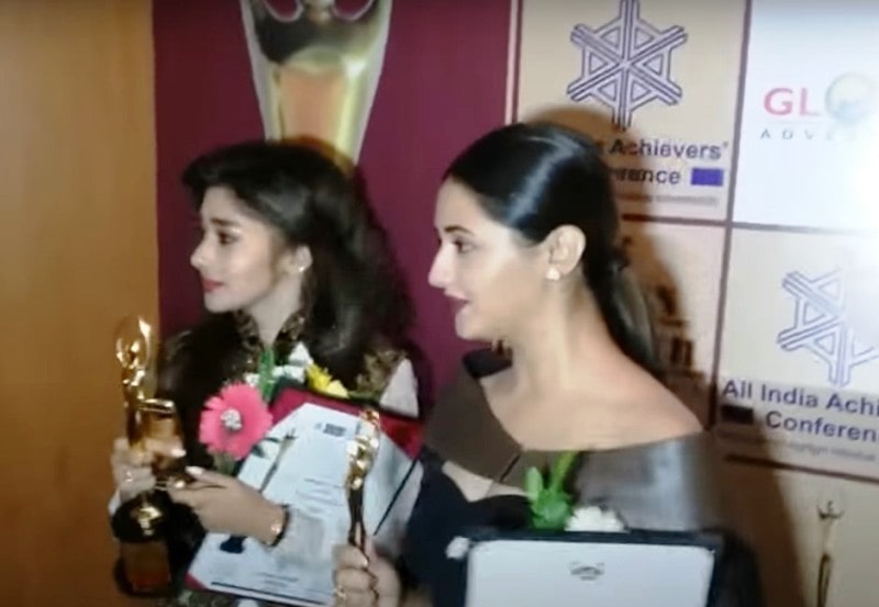 Tina Datta with Rashmi Desai after receiving the Golden Achiever's Award