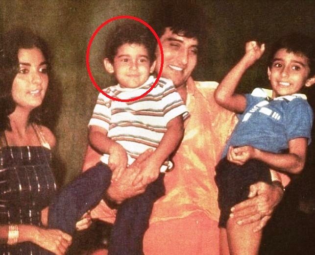 Akshaye Khanna's Childhood Photo With His Family